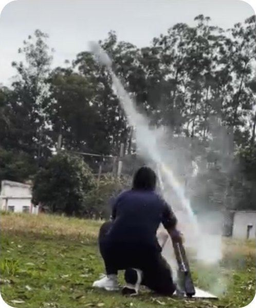 Lançamento do foguete no campo