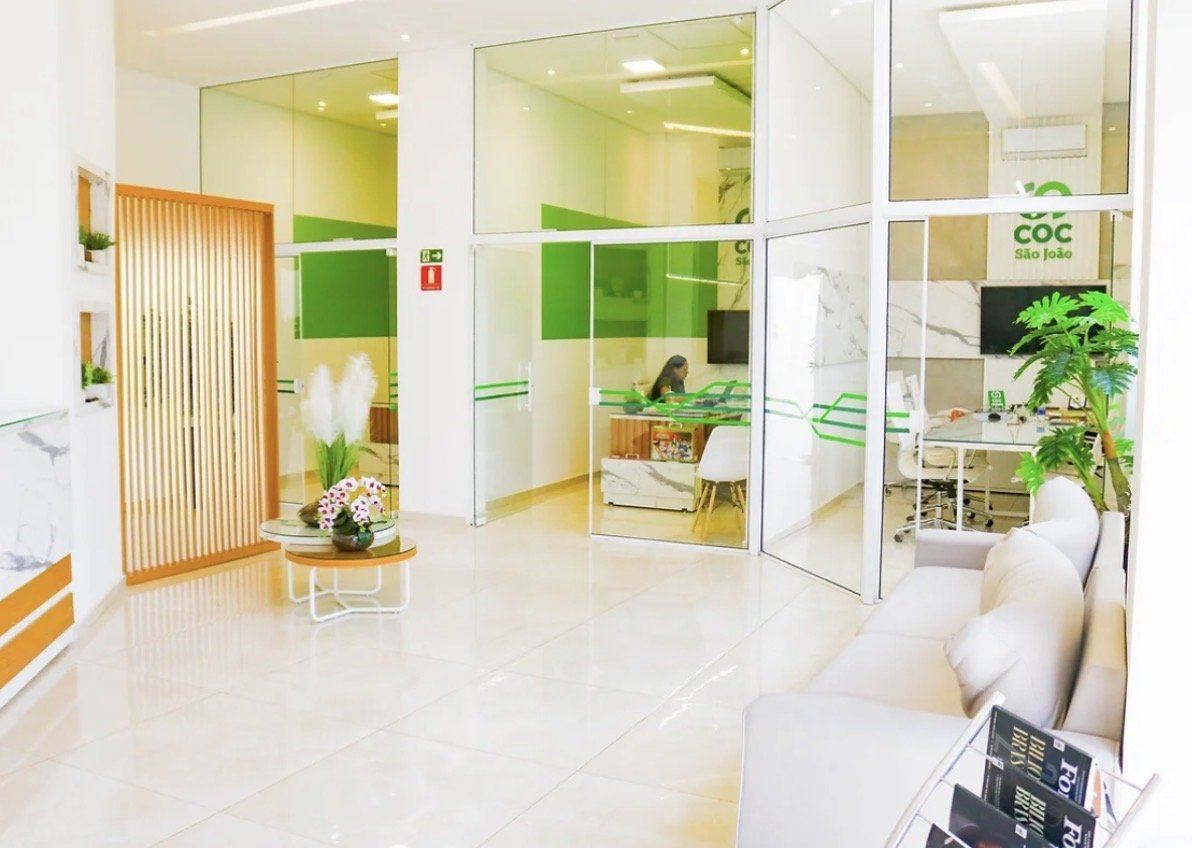Recepção do COC São João, com as salas da coordenação ao fundo