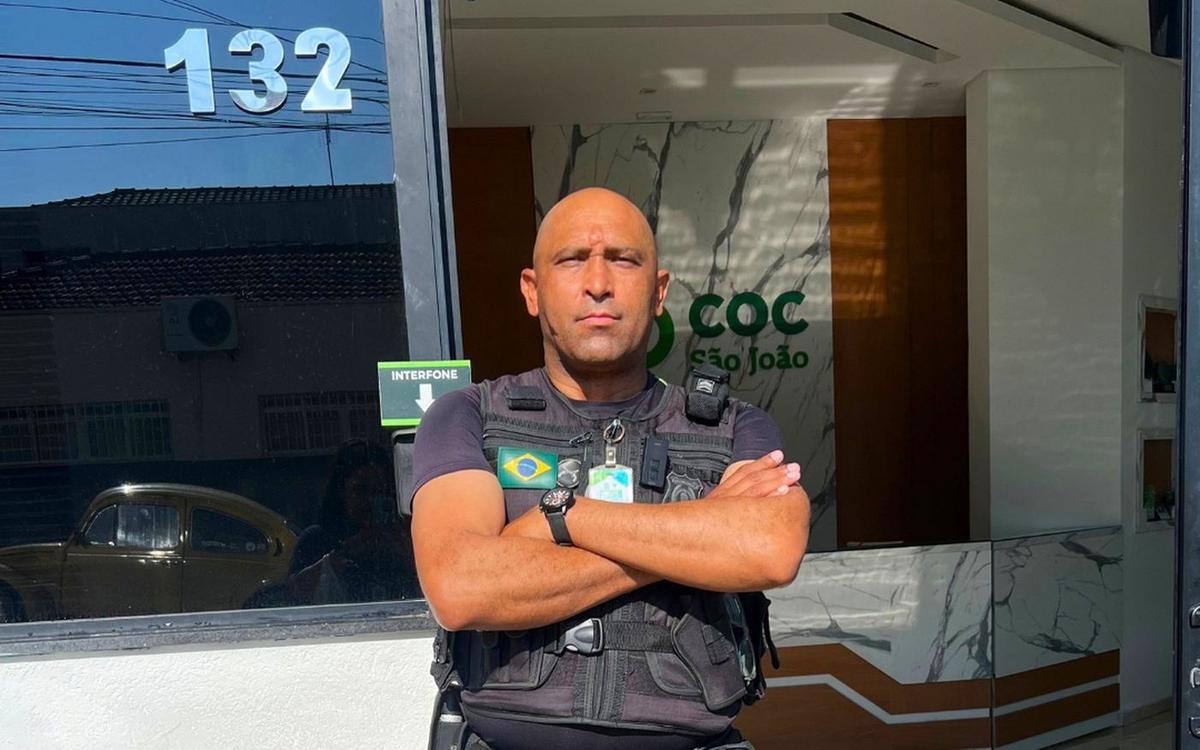 Segurança presencial na entrada do COC São João
